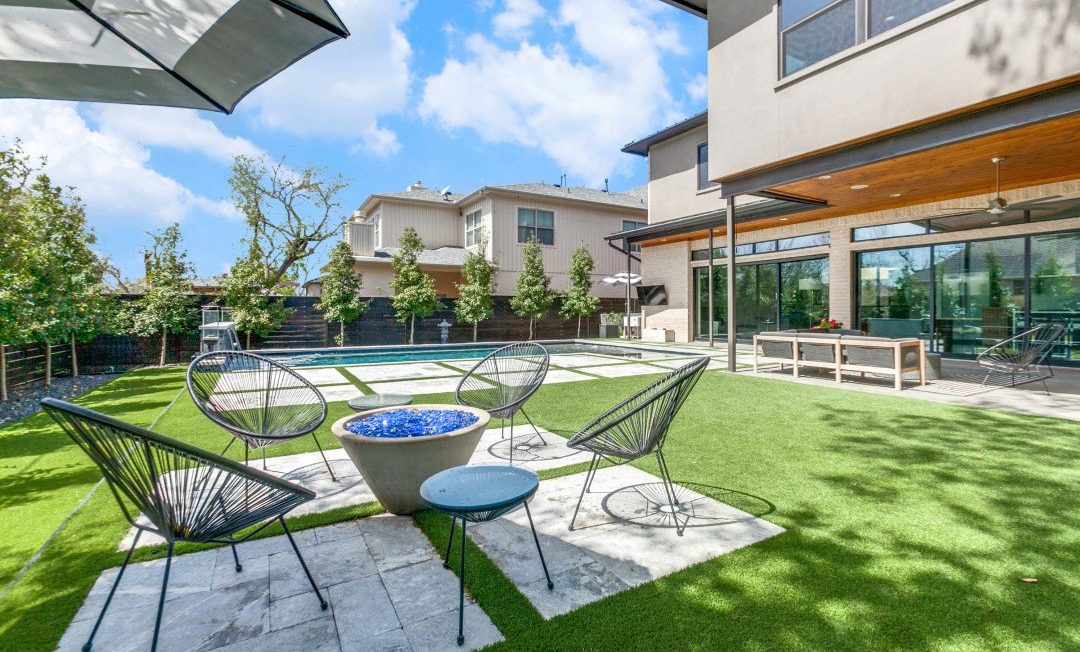 Summerhill-Pools-Firepit-seating-area-fire-features-e1751310353902